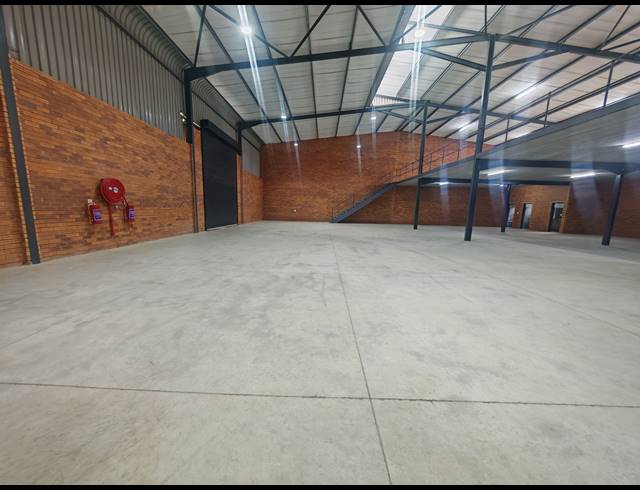 1,162M² WAREHOUSE TO LET IN ORMONDE
